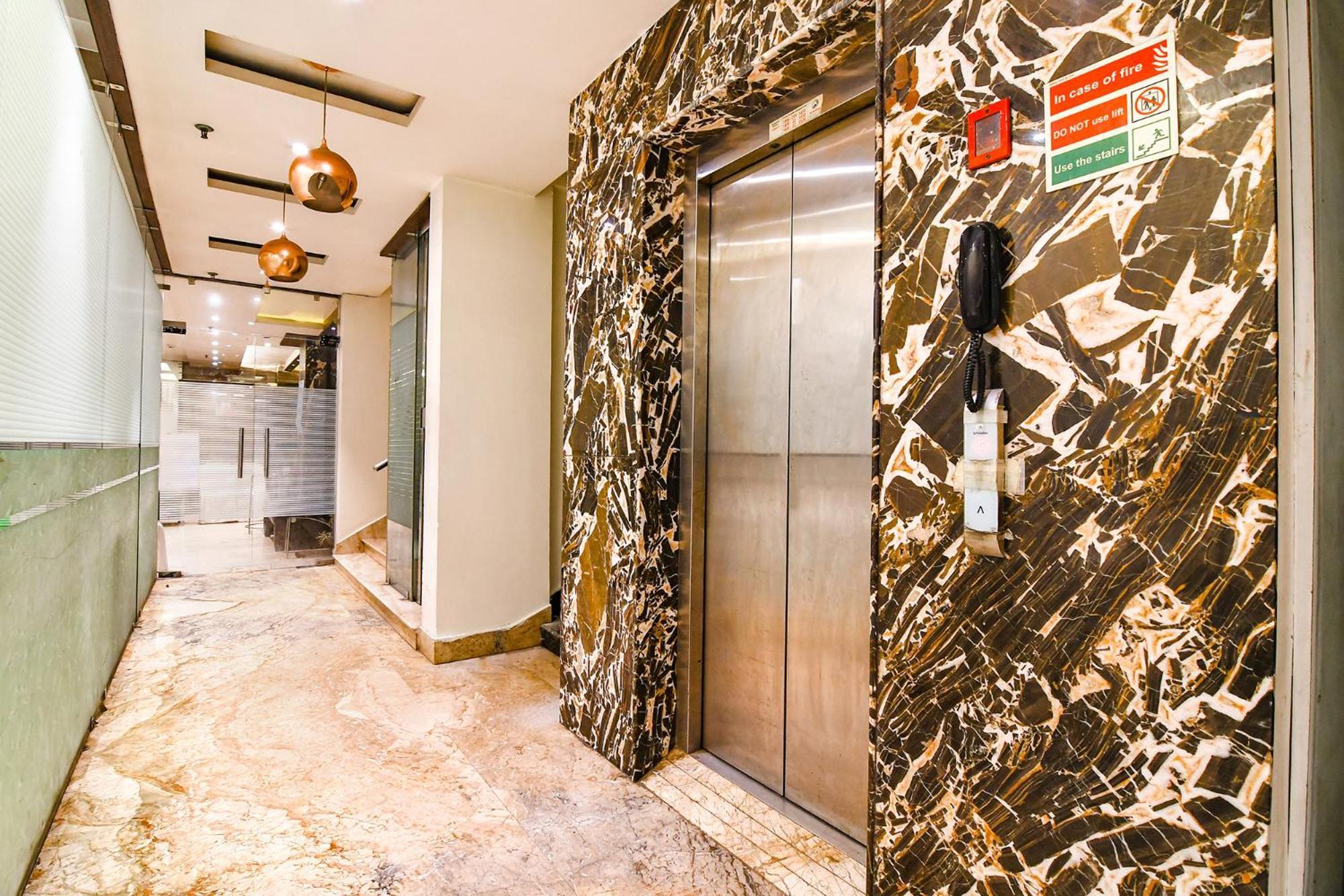 Fabhotel Prime Ivory Inn - Park Circus Колката Екстериор снимка