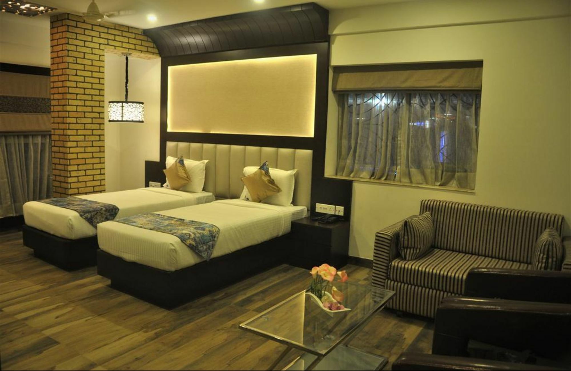 Fabhotel Prime Ivory Inn - Park Circus Колката Екстериор снимка